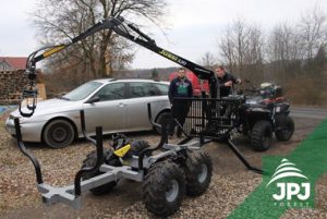 Doručení vyvážecího vleku Vahva Jussi 1500_320 a pracovní čtyřkolky zákazníkovi