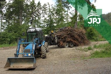 Malotraktor BCS a vyvážečka Vahva Jussi 1500/400 pro obecní lesy